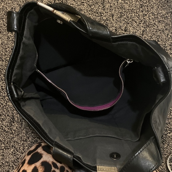 Lynn Tallerico black leather bag with gold and silver racing stripes - Picture 6 of 9